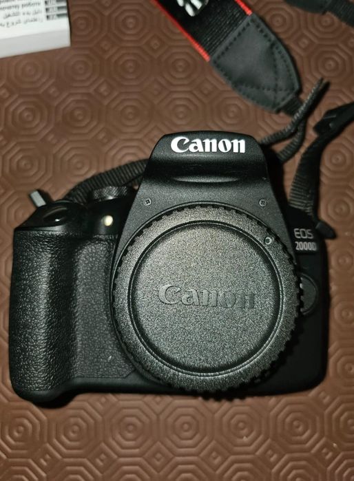 Câmara CANON EOS 2000D + Objectiva EF-S 18/55mm f/3.5 - 5.6 ll + saco