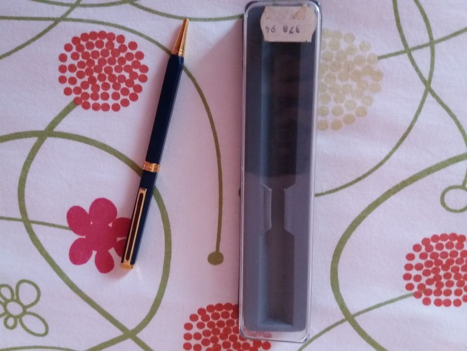 Canetas antigas com caixa