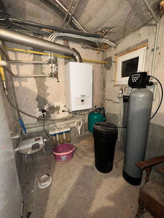 Продається сучасний 1,5-рівневий будинок у с. Барвінок