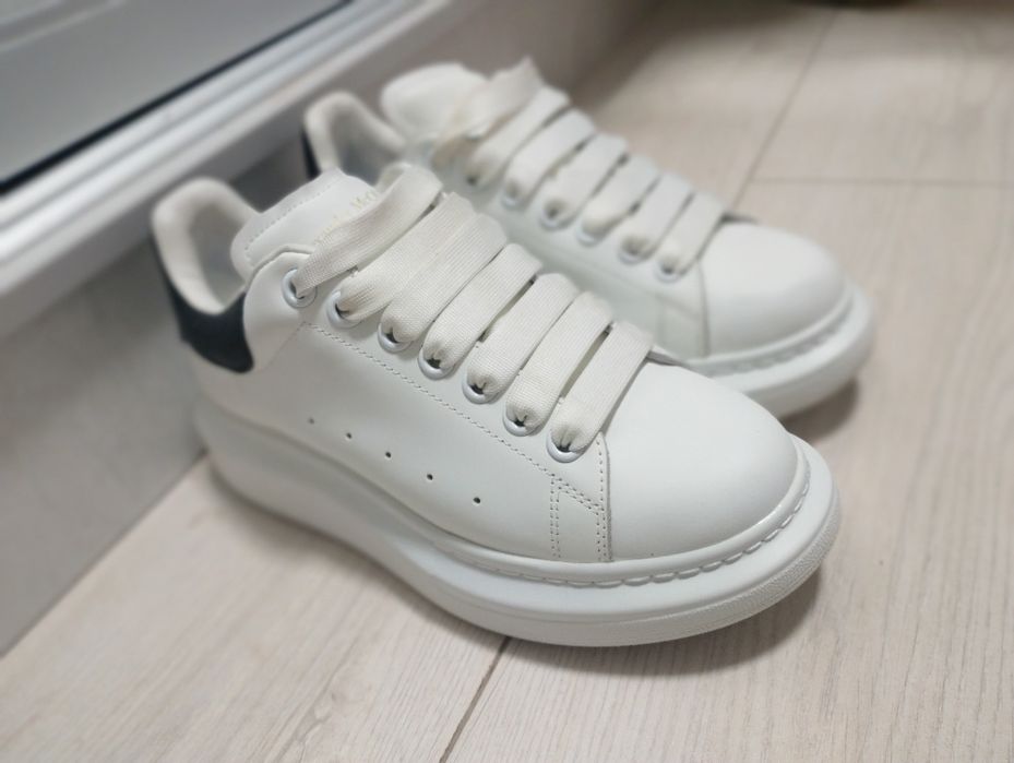 Шкіряні кеди від бренду Alexander McQueen