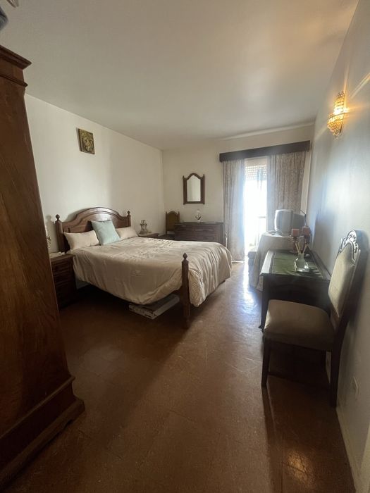 T2 Parede para arrendar com mobilia .