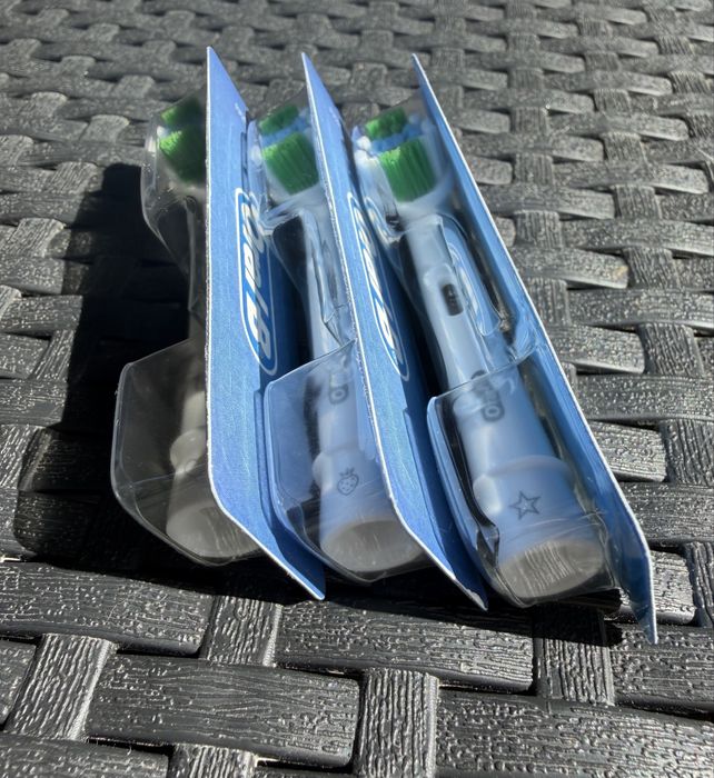 3 szczoteczki do oral-b