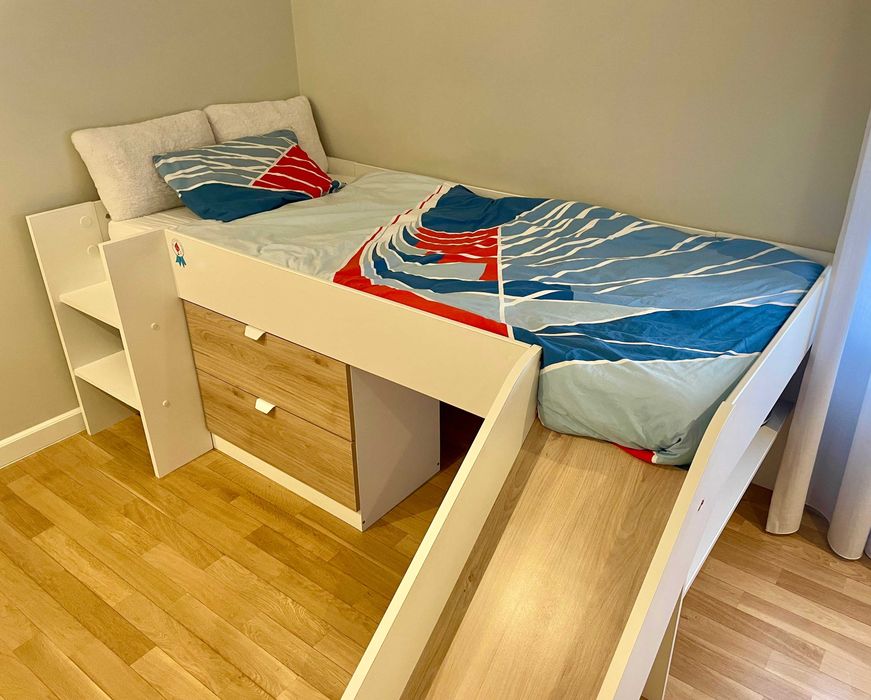 Cama infantil/junior com escorrega