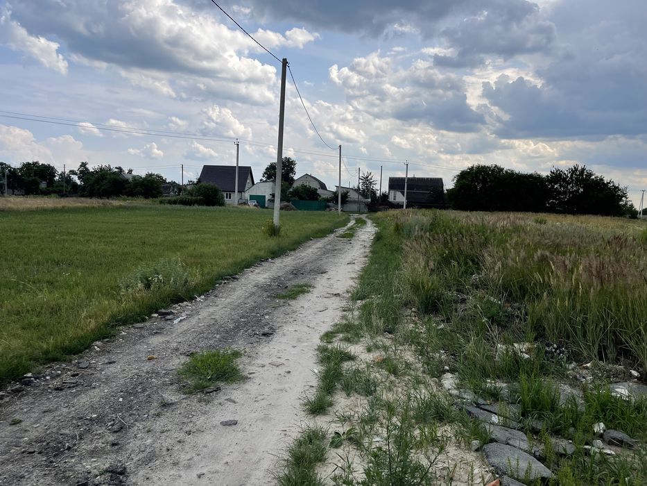 Продаю земельну ділянки в смт. Калита