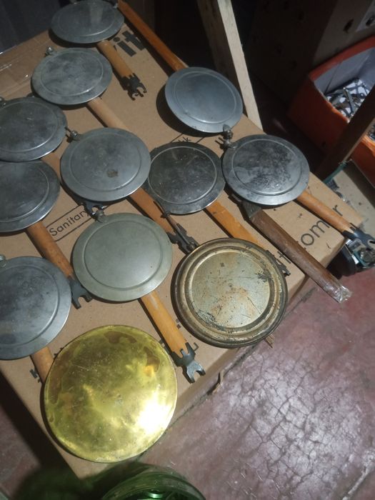 Маятники часов..