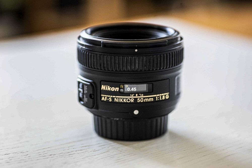 Obiektyw Nikon AF-S Nikkor 50mm f/1.8G – pudełko, dokumenty, 2 dekielki.