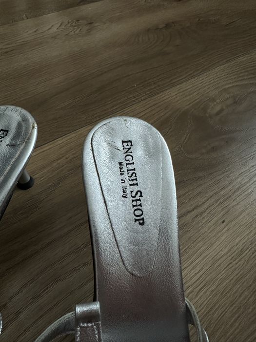 Buty na obcasie wykonane ze skóry