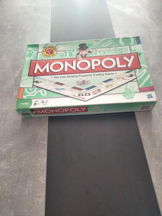 Vendo jogo Monopoly urgência