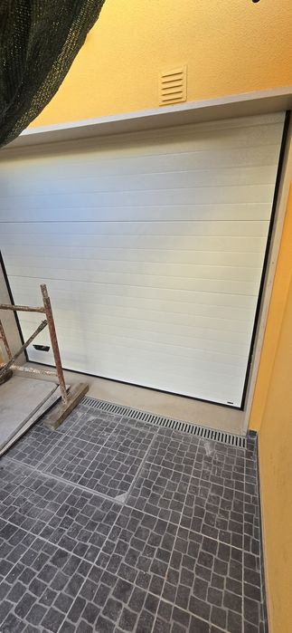 Portão de garagem novo