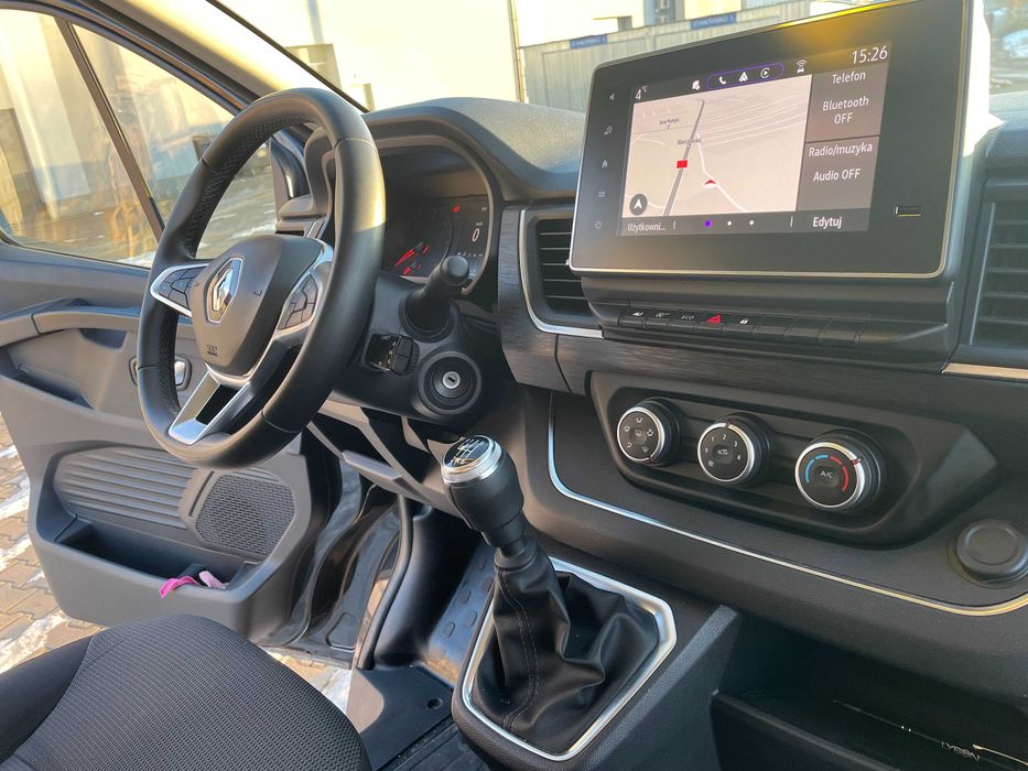 Wynajem busa 9-osobowego Renault Trafic Long 150 KM na narty