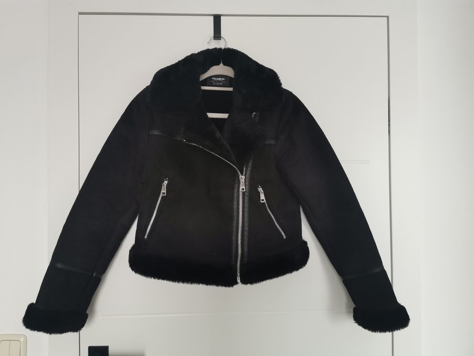 Kurtka z misiem czarna PULL&BEAR futrzany kołnierz