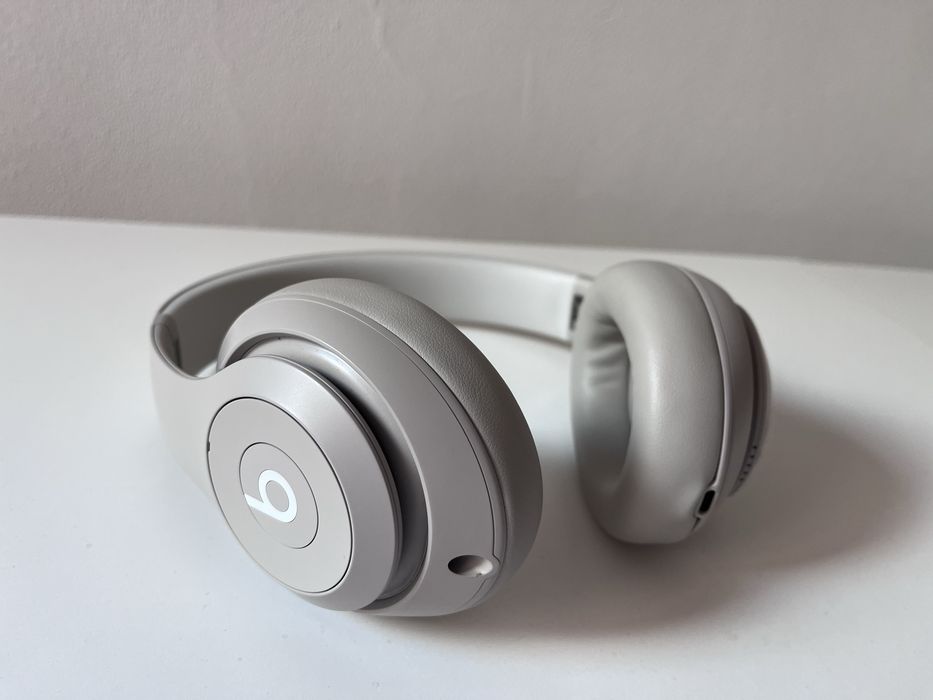 Auscultadores Beats Pro. , Cancelamento Ativo de Ruído (ANC) e Modo Transparência., Áudio Espacial Personalizado com som envolvente.,
