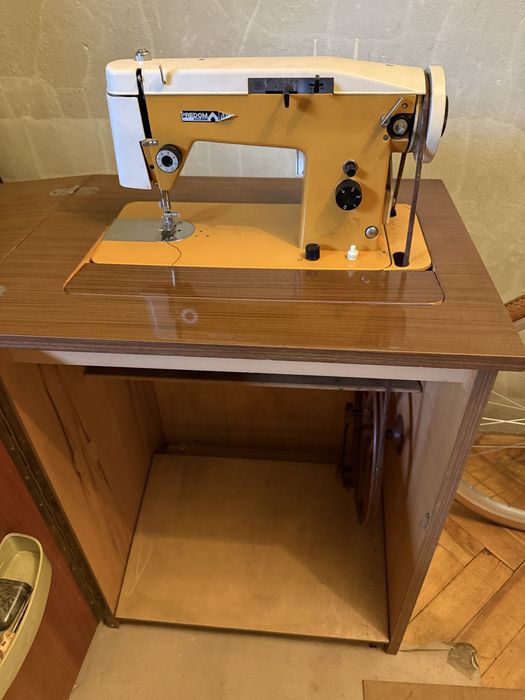 Maszyna do szycia Łucznik 466