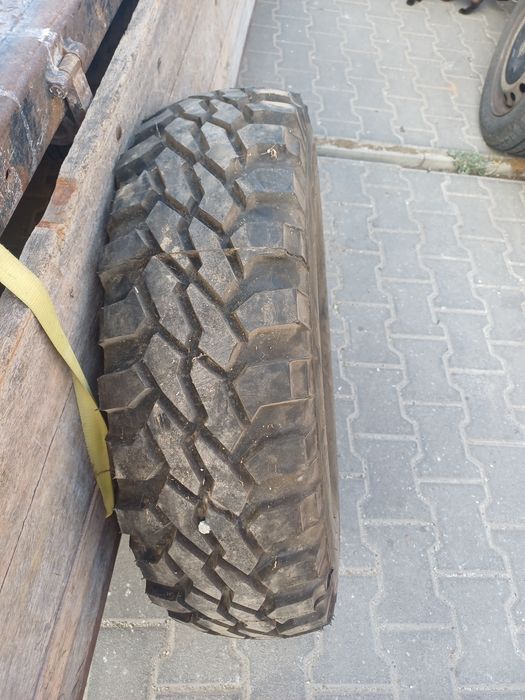 Jantes + Pneus 235/85 R16 COMO NOVOS