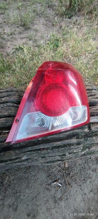 Фонарь задній chevrolet aveo t200 правий хетчбек