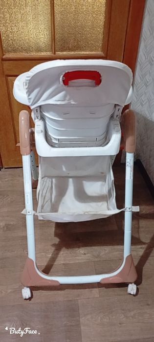 Стульчик для кормления дитини