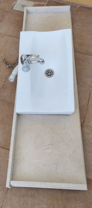 Pedra moleano com lavatório