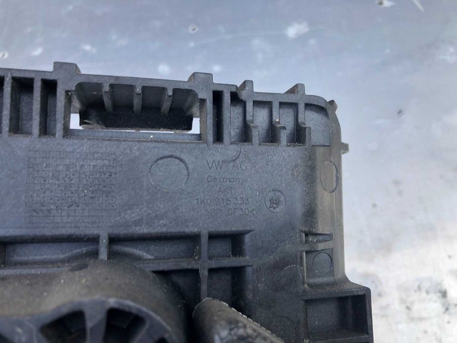 1 КО 915 333 підставка під акамулятор VW AG PASSAT SEAT SKODA