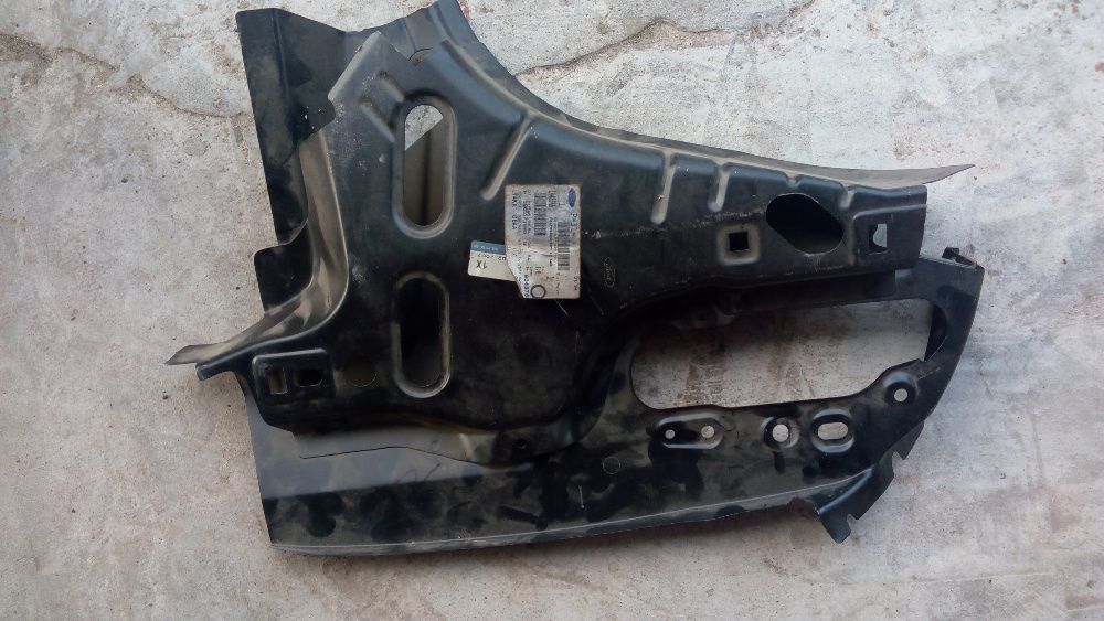 Панель крепления заднего левого фонаря FORD FOCUS II седан