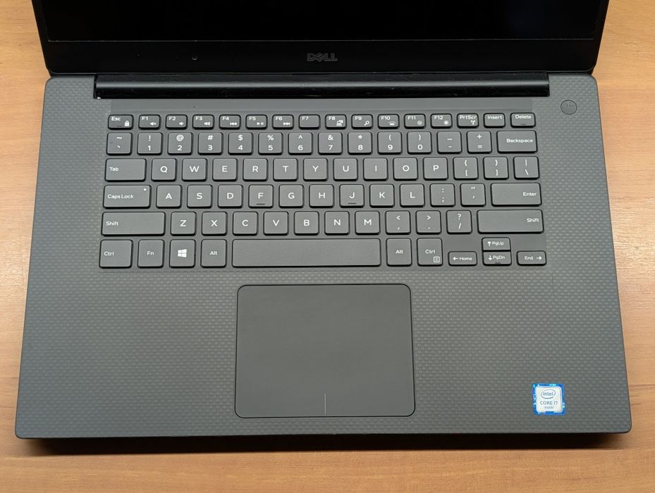 Замовлений Dell XPS 15 9550, i7-6700HQ, GTX 960m, FHD IPS, 12 RAM, 256 ssd
