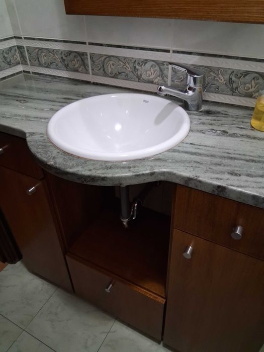 Vendo 2  móveis de WC