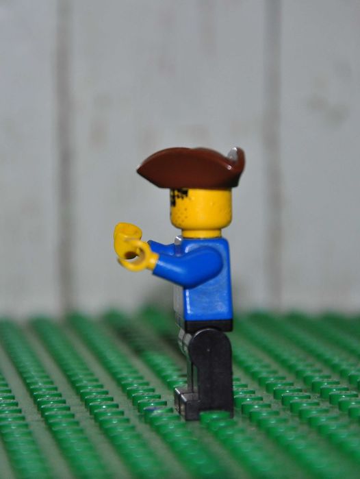 F1913. Figurka LEGO Pirates - pi080 Pirate