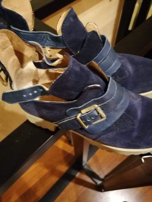 Sapatos em camurça