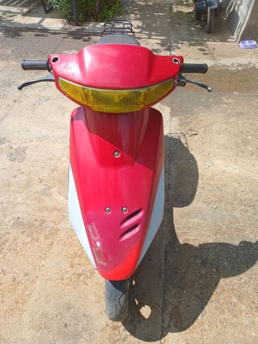Honda Dio 27  красного цвета