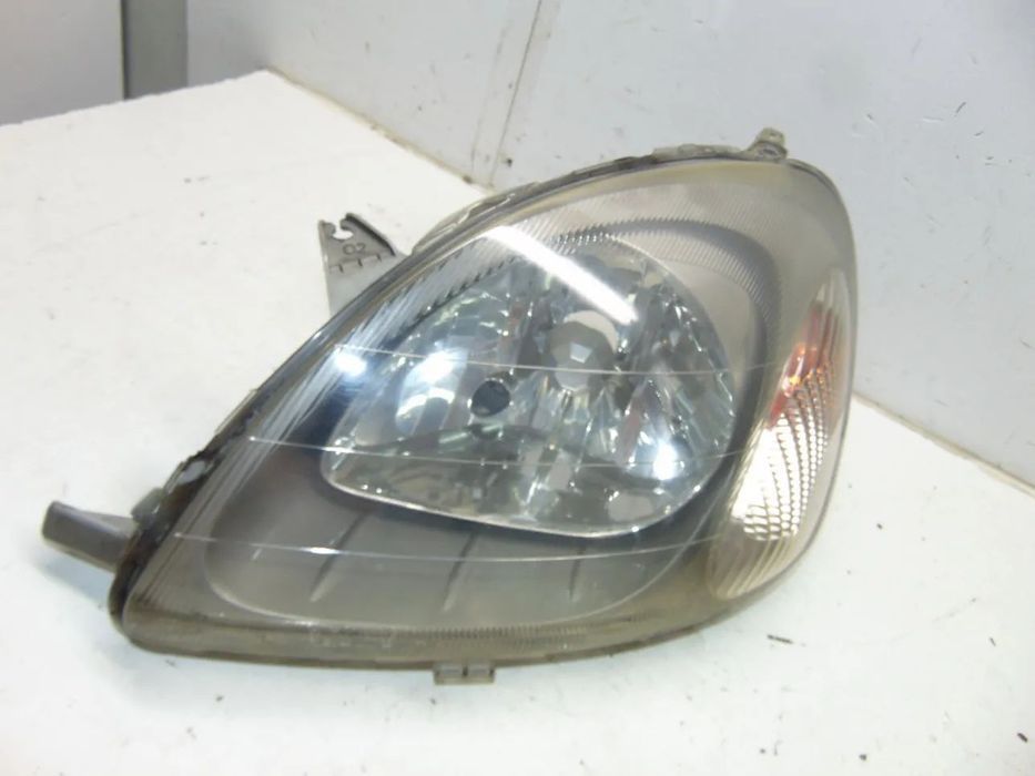 Toyota Yaris farol
