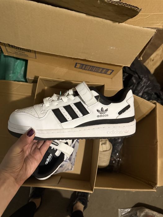 Розпродаж Чоловічі кросівки adidas без коробки