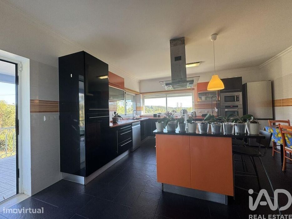 Moradia isolada T4 em Serra e Junceira de 204,5 m2