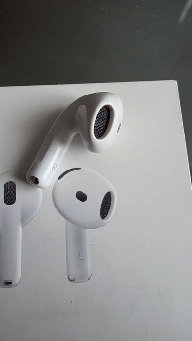 Правий навушник Apple AirPods 4 (Оригінал)