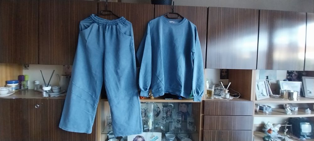 Sprzedam dres dla dziewczynki w kolorze jeansowym