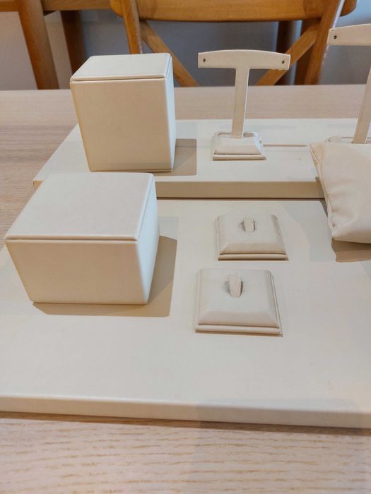Conjunto de Displays / Mostradores de Bijuterias Jóias Usado
