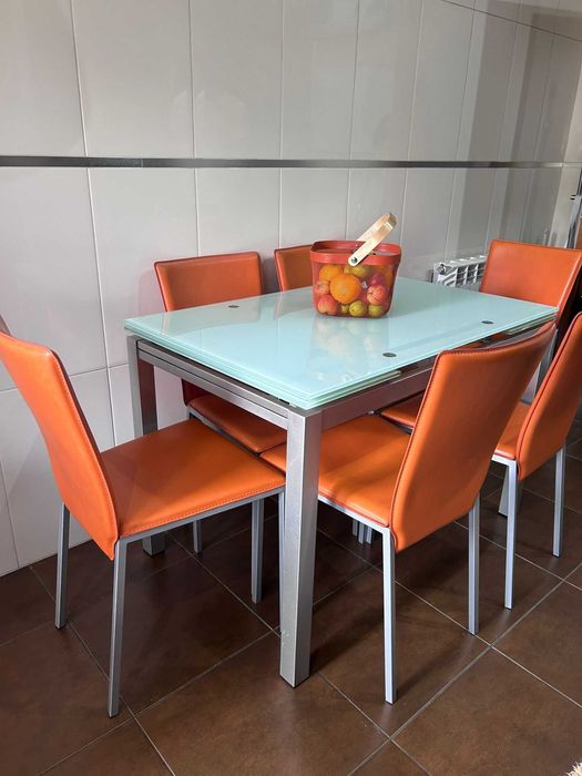 Mesa de vidro temperado extensível + 6 Cadeiras