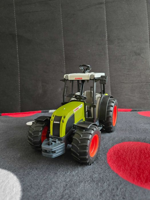 Bruder 02110 Traktor Claas Nectis