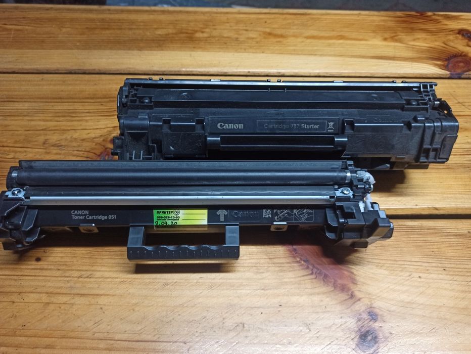 Картриджи для принтера.