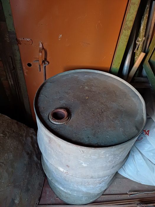 Продам бочку 200 літрів