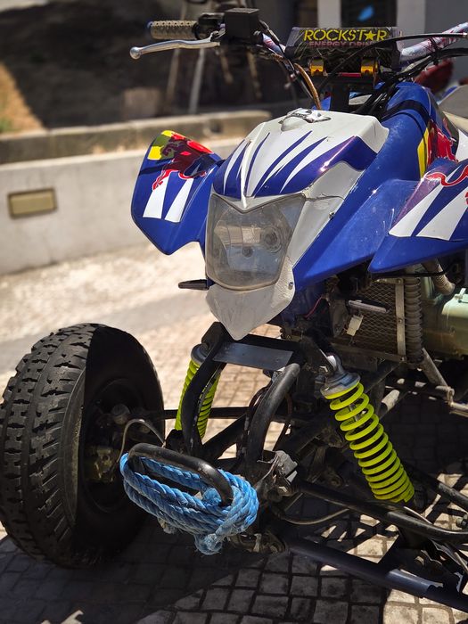 Moto 4 250cc matrículada em bom estado