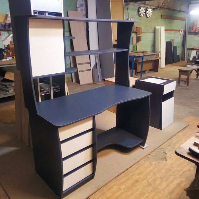 Комп'ютерні, письмові столи. Столы компьютерные письменные
