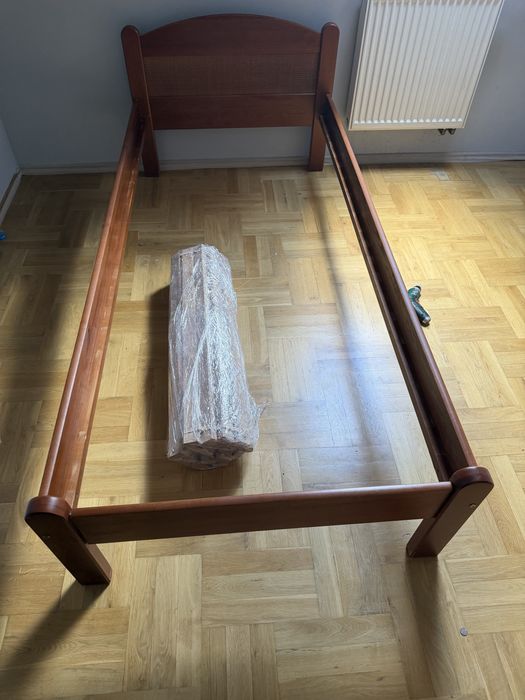 Łóżko drewniane + stelaż oraz  materac