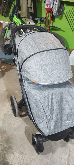 Дитяча прогулянкова каляска