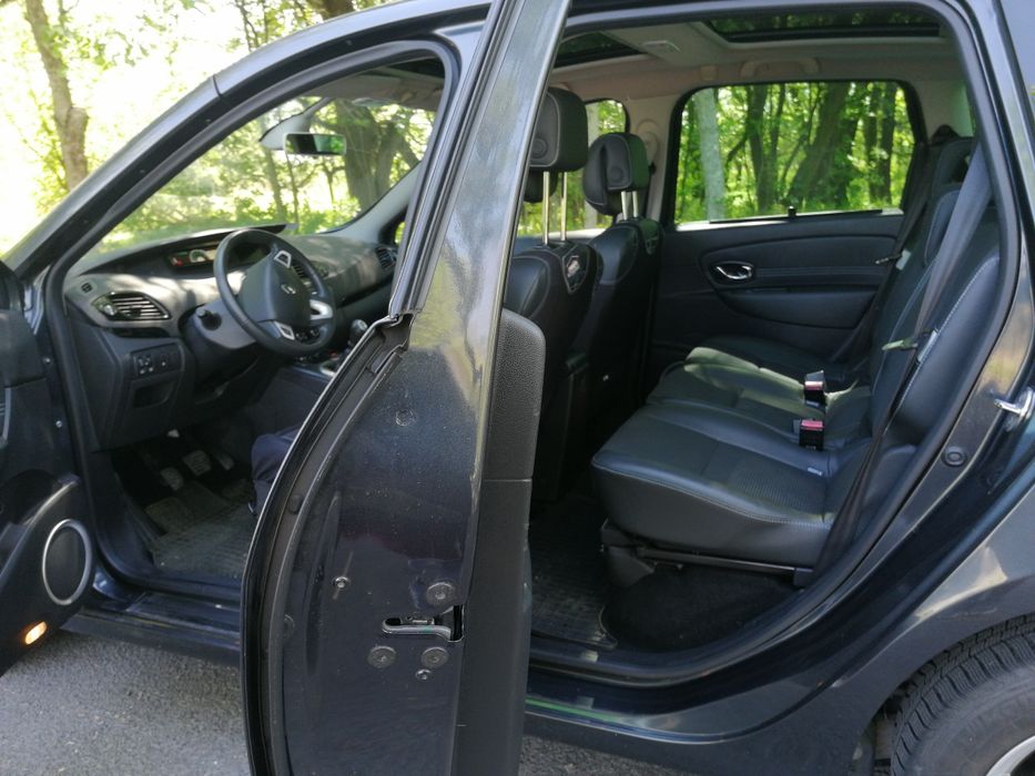 Sprzedaż samochodu renault scenic 3