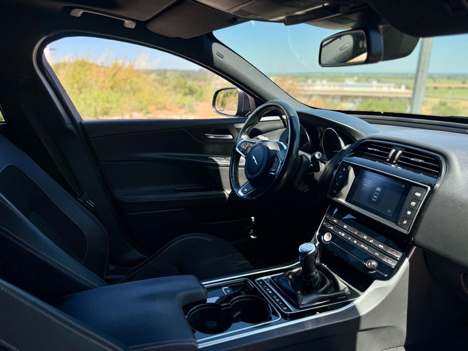 Jaguar XE R-Sport 2.0D | 2018 | Possibilidade de financiamento