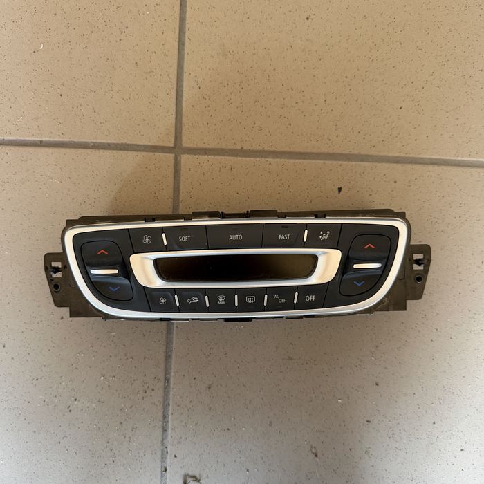 Дисплей салону TOM TOM, блок клімату, магнітолаRenault Megane 3