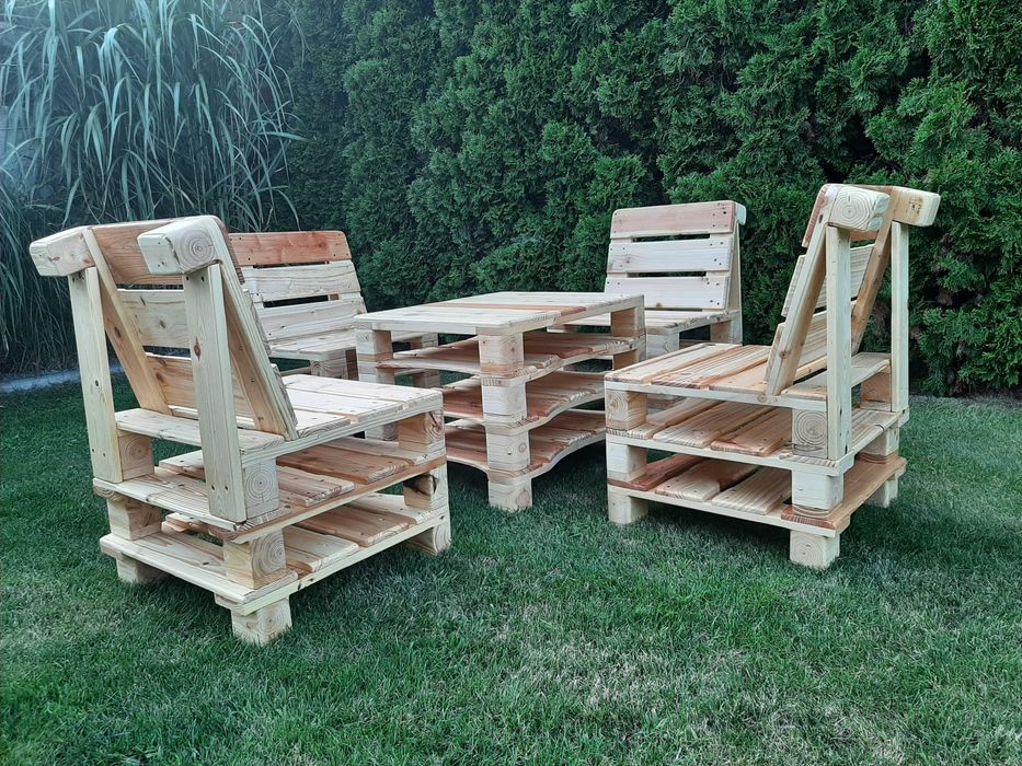 Stolik kawowy z krzesłami komplet z palet