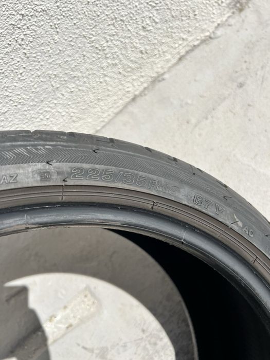225/35/18 Bridgestone 2 pneus
