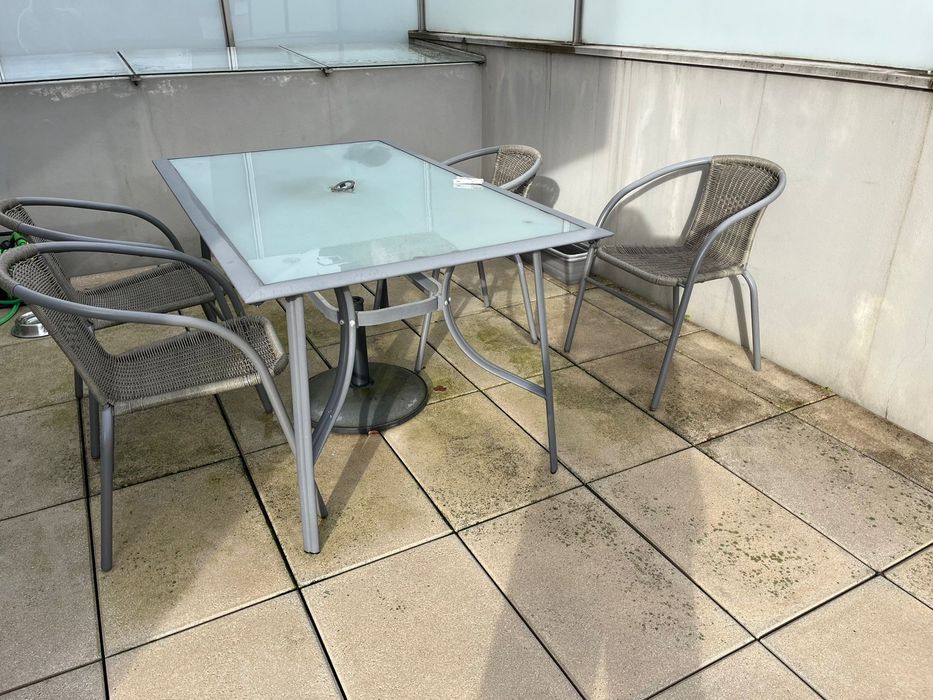 Mesa e 4cadeiras jardim