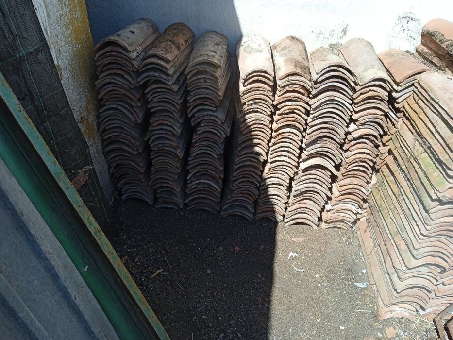 Telha de canudo antiga