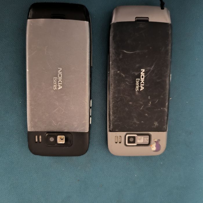 Nokia E52 dwie sztuki uszkodzone na części zestaw telefon
